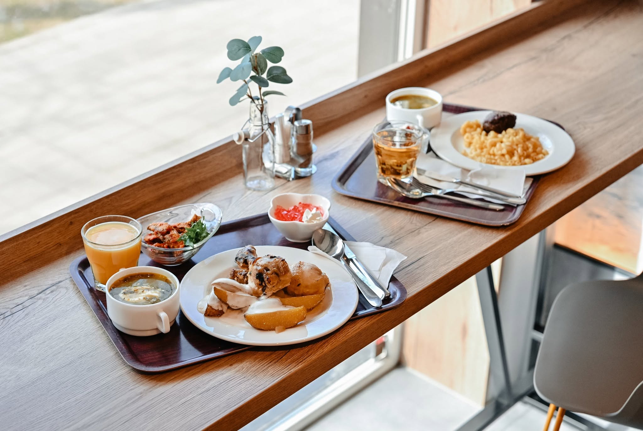 Lõunasöök akna ääres kohvikus INGER Cafe