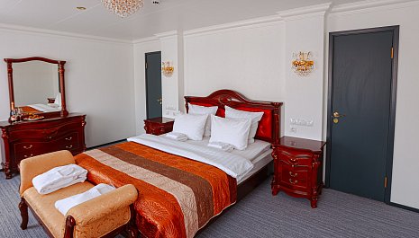 Superior suite with jacuzzi and sauna